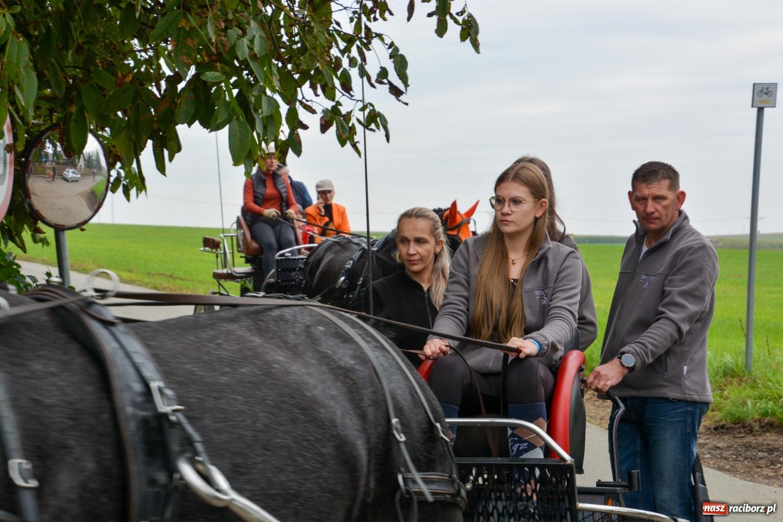 Zdjęcie w galerii na portalu naszraciborz.pl: Hubertus w Żerdzinach – emocje na końskim grzbiecie i nowe atrakcje dla miłośników jeździectwa wiadomości z regionu