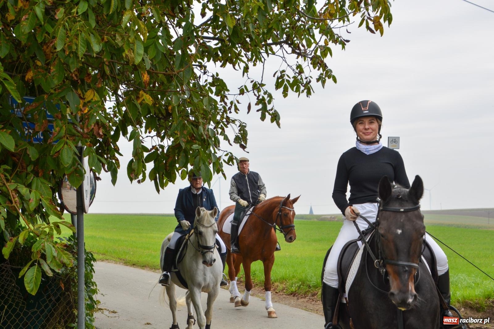 Zdjęcie w galerii na portalu naszraciborz.pl: Hubertus w Żerdzinach – emocje na końskim grzbiecie i nowe atrakcje dla miłośników jeździectwa wiadomości z regionu