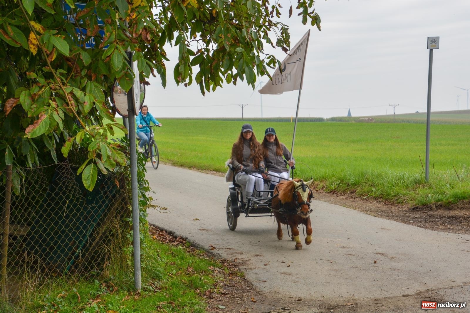Zdjęcie w galerii na portalu naszraciborz.pl: Hubertus w Żerdzinach – emocje na końskim grzbiecie i nowe atrakcje dla miłośników jeździectwa wiadomości z regionu
