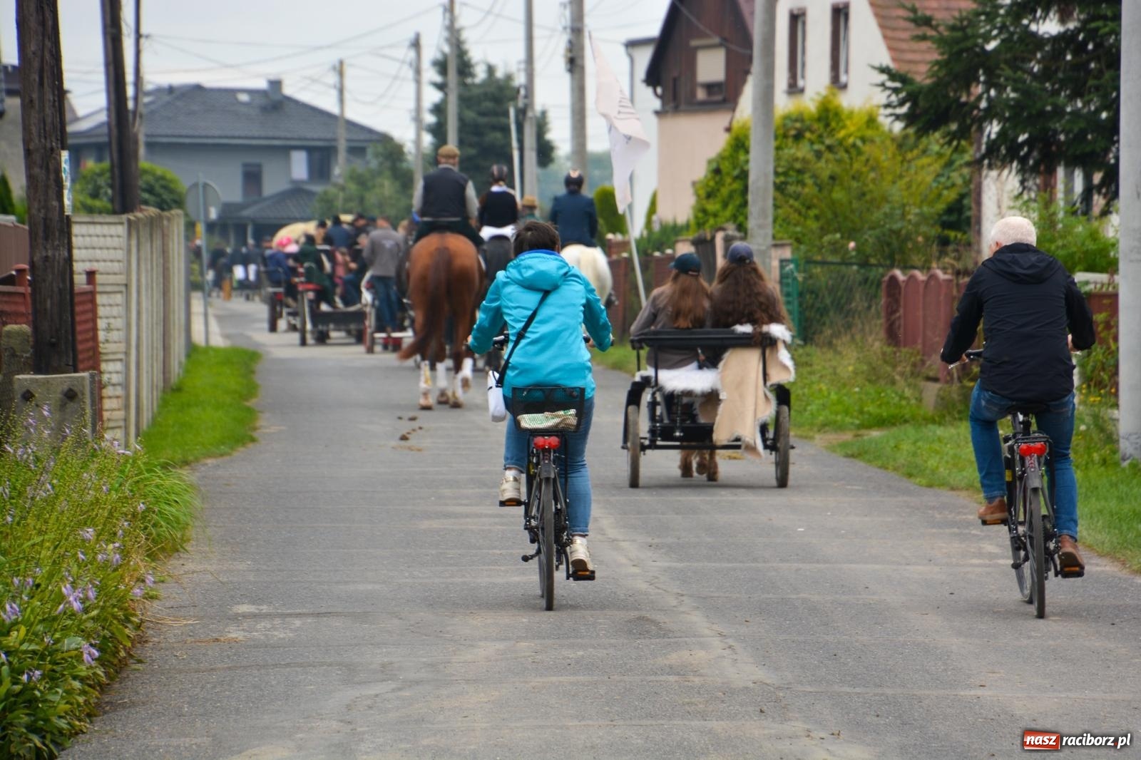 Zdjęcie w galerii na portalu naszraciborz.pl: Hubertus w Żerdzinach – emocje na końskim grzbiecie i nowe atrakcje dla miłośników jeździectwa wiadomości z regionu