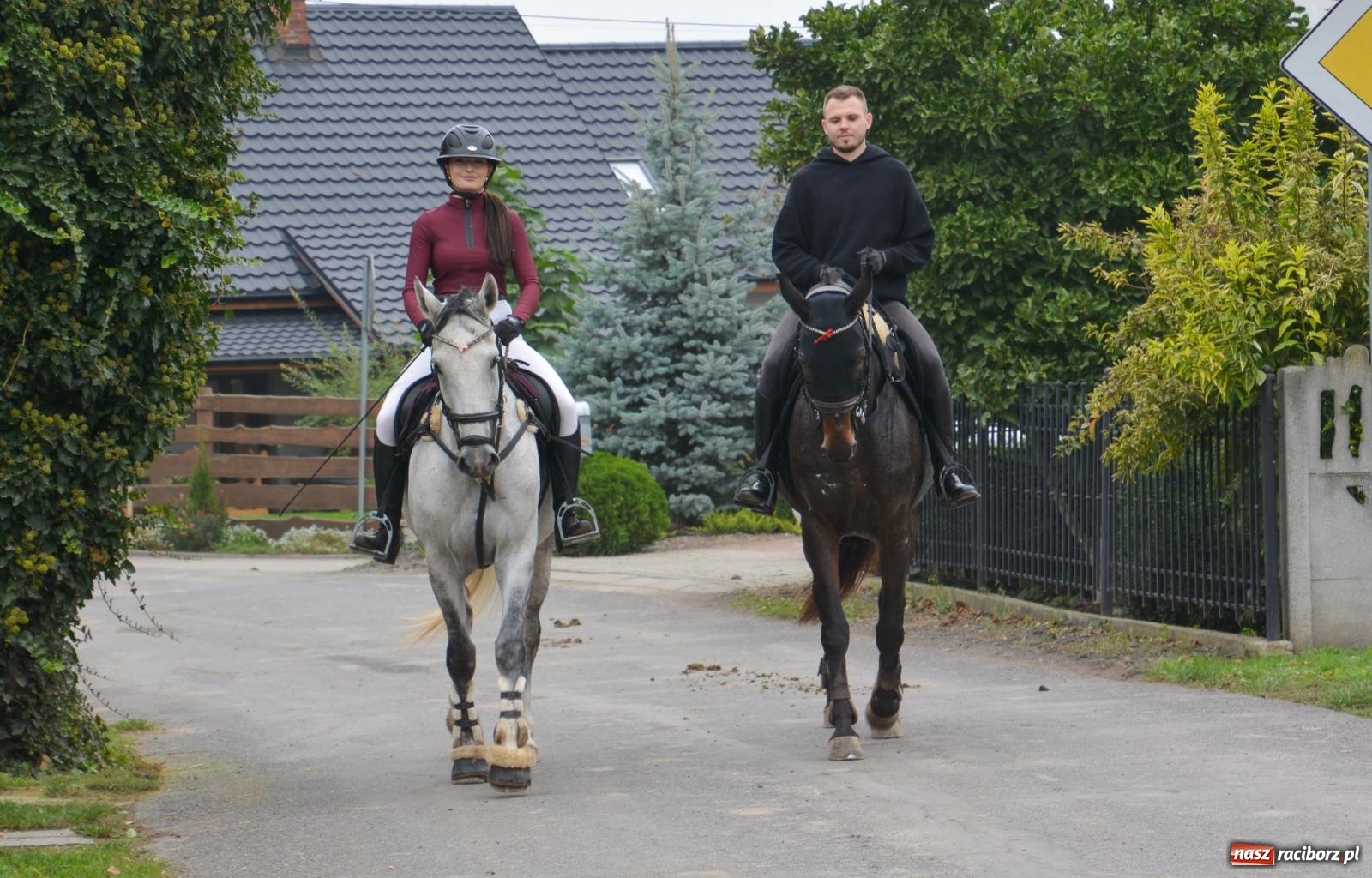 Zdjęcie w galerii na portalu naszraciborz.pl: Hubertus w Żerdzinach – emocje na końskim grzbiecie i nowe atrakcje dla miłośników jeździectwa wiadomości z regionu