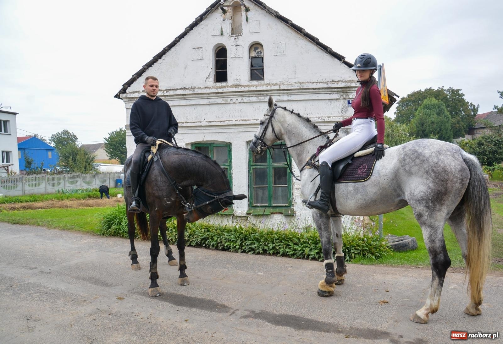 Zdjęcie w galerii na portalu naszraciborz.pl: Hubertus w Żerdzinach – emocje na końskim grzbiecie i nowe atrakcje dla miłośników jeździectwa wiadomości z regionu