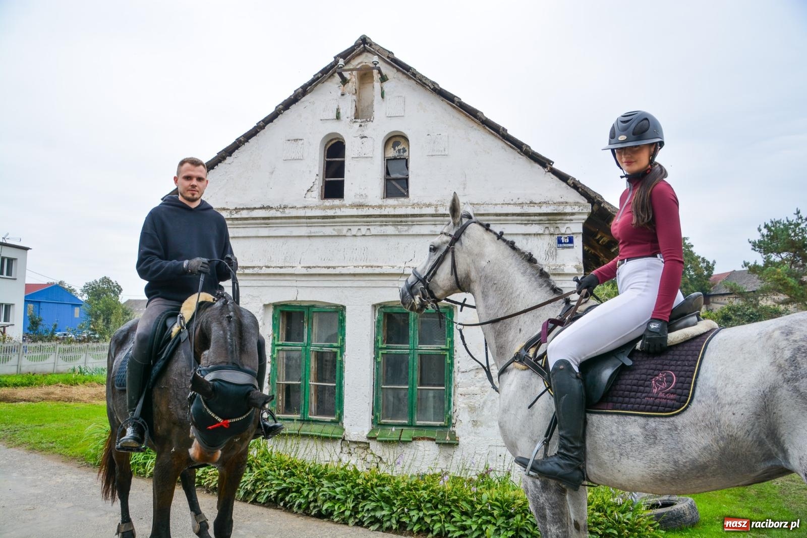 Zdjęcie w galerii na portalu naszraciborz.pl: Hubertus w Żerdzinach – emocje na końskim grzbiecie i nowe atrakcje dla miłośników jeździectwa wiadomości z regionu