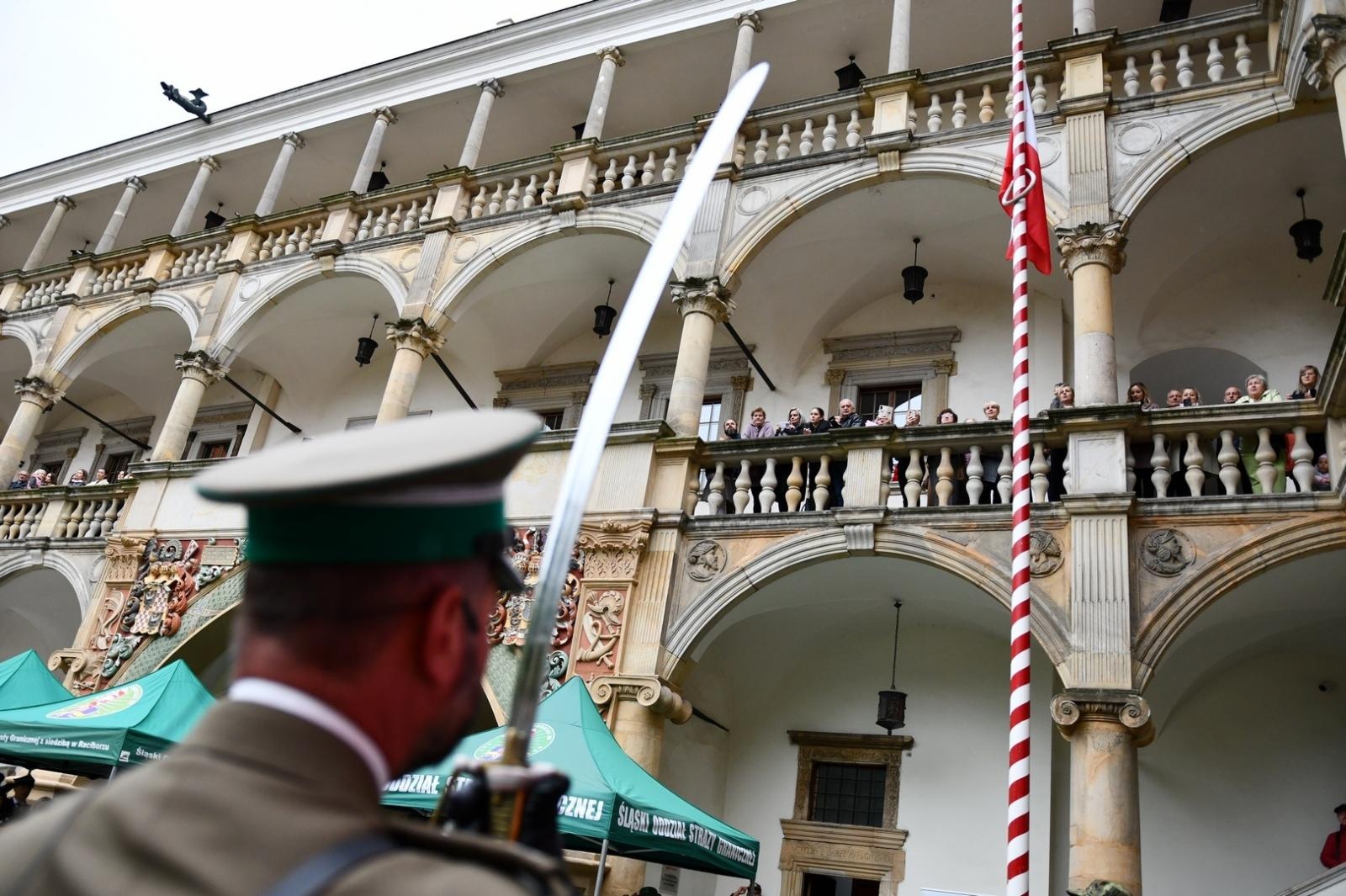 Zdjęcie w galerii na portalu naszraciborz.pl: Śląski Oddział Straży Granicznej z Raciborza zasiliło 42 nowych funkcjonariuszy wiadomości z regionu
