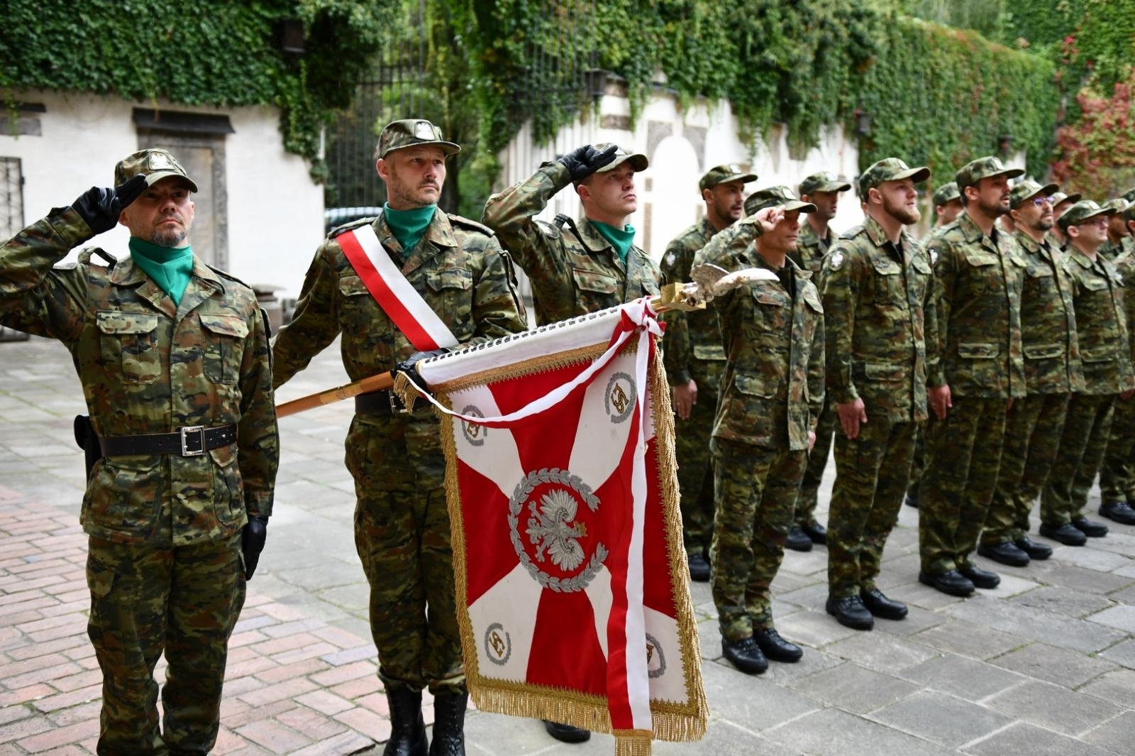 Zdjęcie w galerii na portalu naszraciborz.pl: Śląski Oddział Straży Granicznej z Raciborza zasiliło 42 nowych funkcjonariuszy wiadomości z regionu