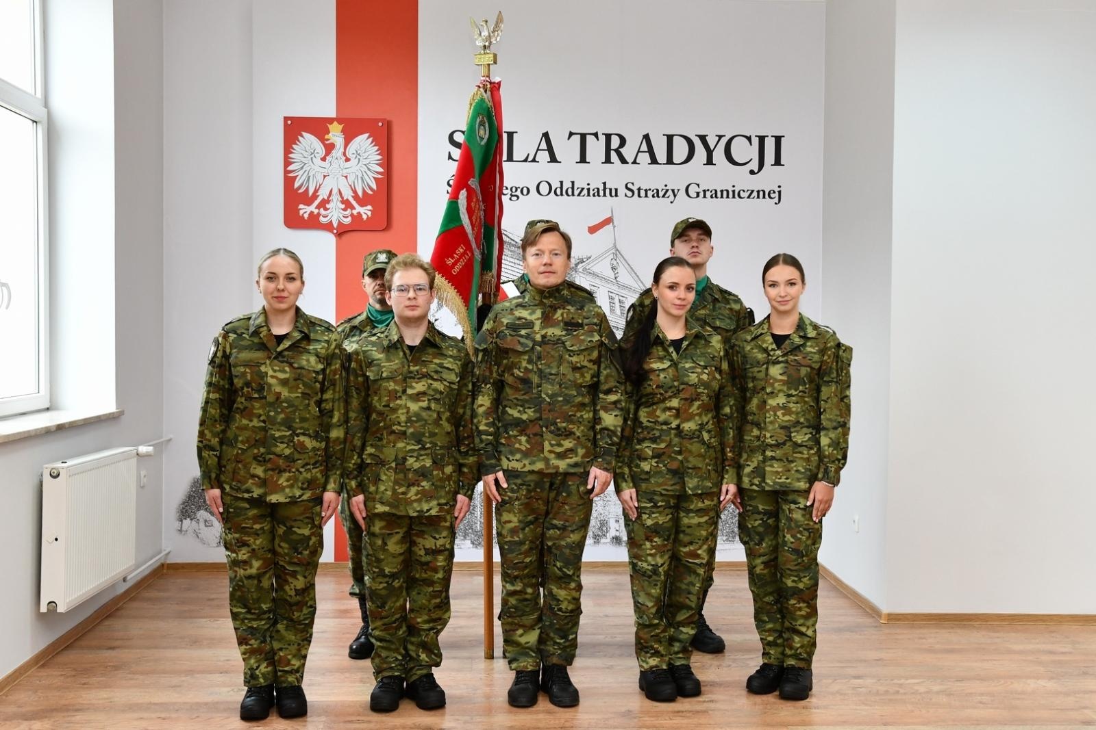 Zdjęcie w galerii na portalu naszraciborz.pl: Śląski Oddział Straży Granicznej z Raciborza zasiliło 42 nowych funkcjonariuszy wiadomości z regionu