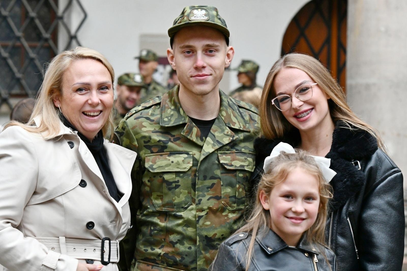 Zdjęcie w galerii na portalu naszraciborz.pl: Śląski Oddział Straży Granicznej z Raciborza zasiliło 42 nowych funkcjonariuszy wiadomości z regionu