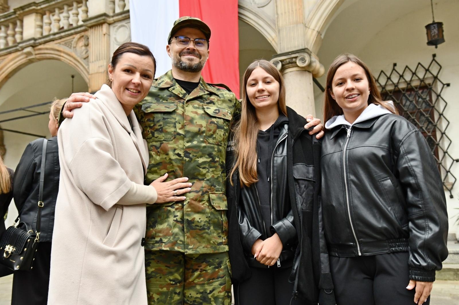 Zdjęcie w galerii na portalu naszraciborz.pl: Śląski Oddział Straży Granicznej z Raciborza zasiliło 42 nowych funkcjonariuszy wiadomości z regionu