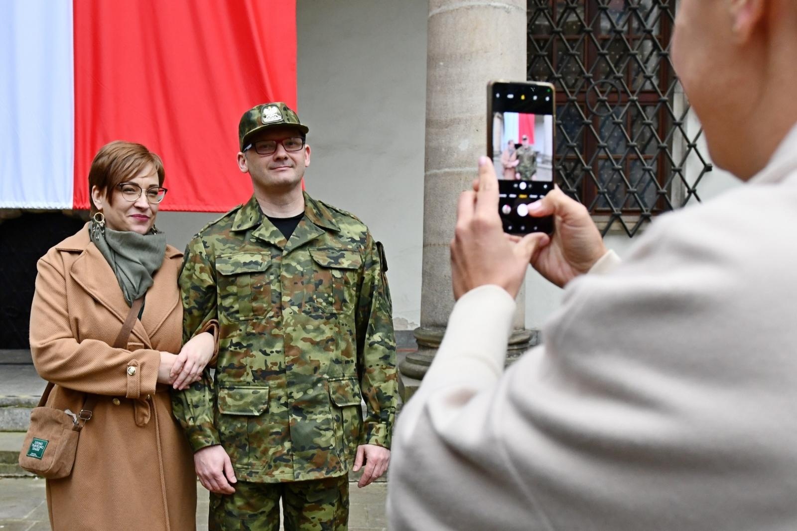 Zdjęcie w galerii na portalu naszraciborz.pl: Śląski Oddział Straży Granicznej z Raciborza zasiliło 42 nowych funkcjonariuszy wiadomości z regionu