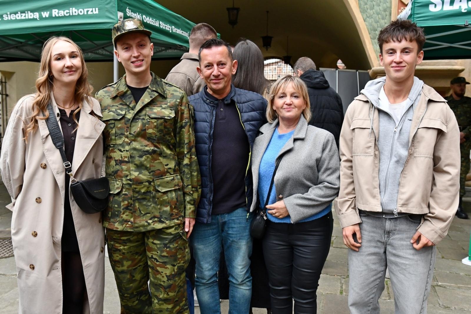 Zdjęcie w galerii na portalu naszraciborz.pl: Śląski Oddział Straży Granicznej z Raciborza zasiliło 42 nowych funkcjonariuszy wiadomości z regionu