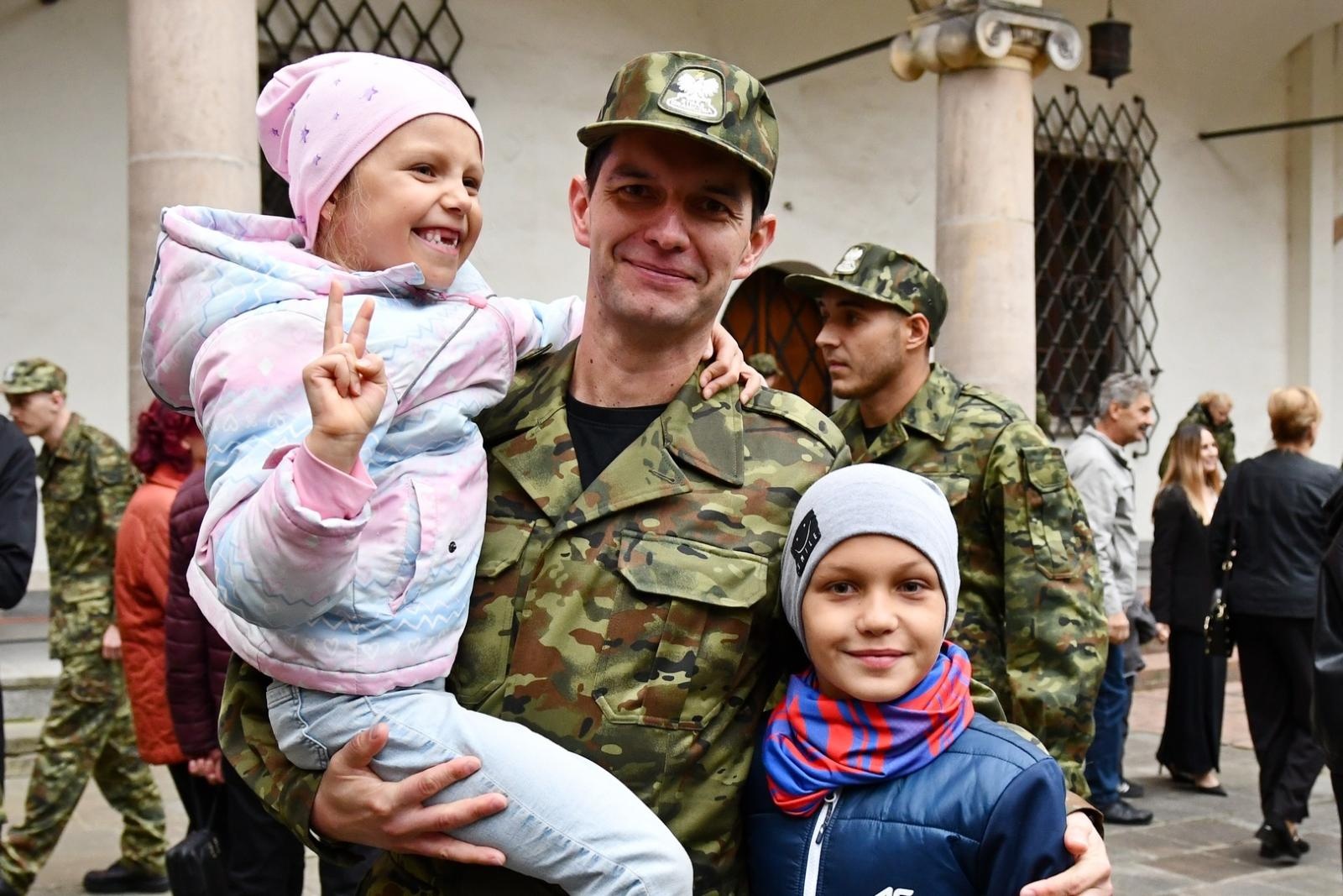 Zdjęcie w galerii na portalu naszraciborz.pl: Śląski Oddział Straży Granicznej z Raciborza zasiliło 42 nowych funkcjonariuszy wiadomości z regionu