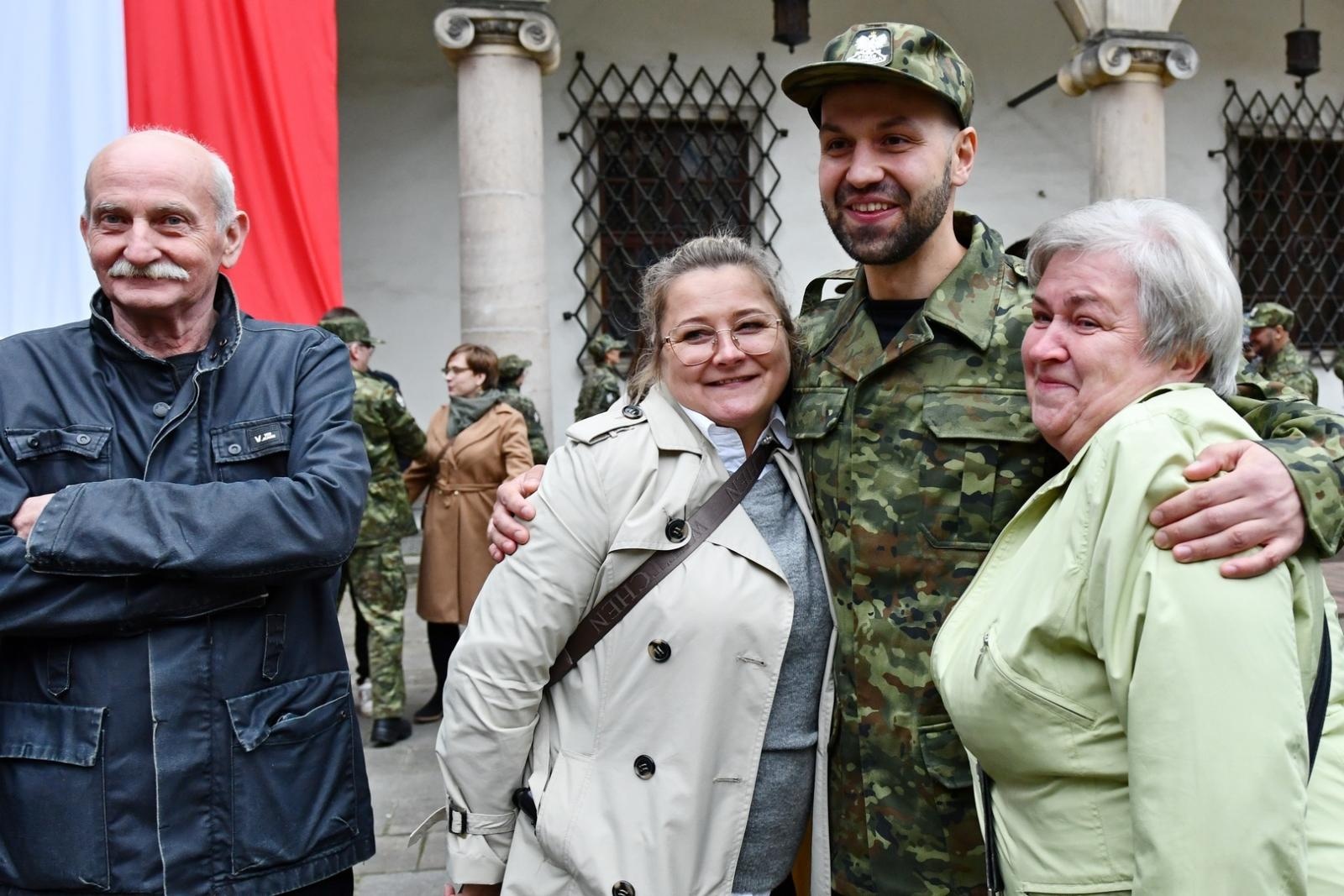 Zdjęcie w galerii na portalu naszraciborz.pl: Śląski Oddział Straży Granicznej z Raciborza zasiliło 42 nowych funkcjonariuszy wiadomości z regionu