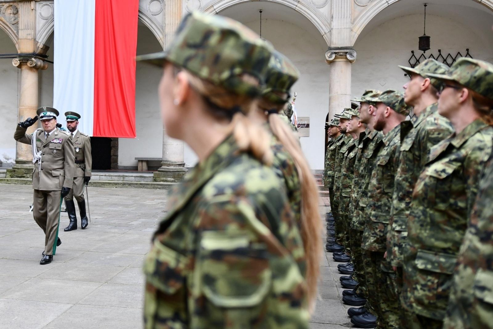 Zdjęcie w galerii na portalu naszraciborz.pl: Śląski Oddział Straży Granicznej z Raciborza zasiliło 42 nowych funkcjonariuszy wiadomości z regionu