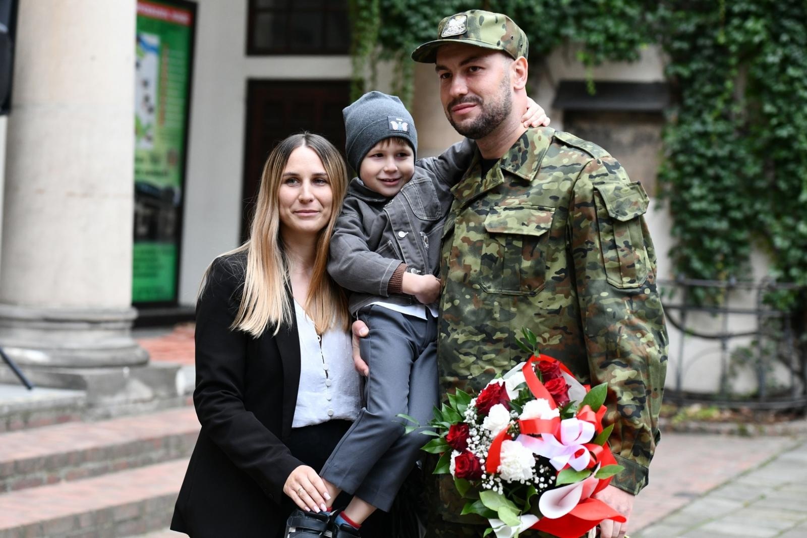 Zdjęcie w galerii na portalu naszraciborz.pl: Śląski Oddział Straży Granicznej z Raciborza zasiliło 42 nowych funkcjonariuszy wiadomości z regionu