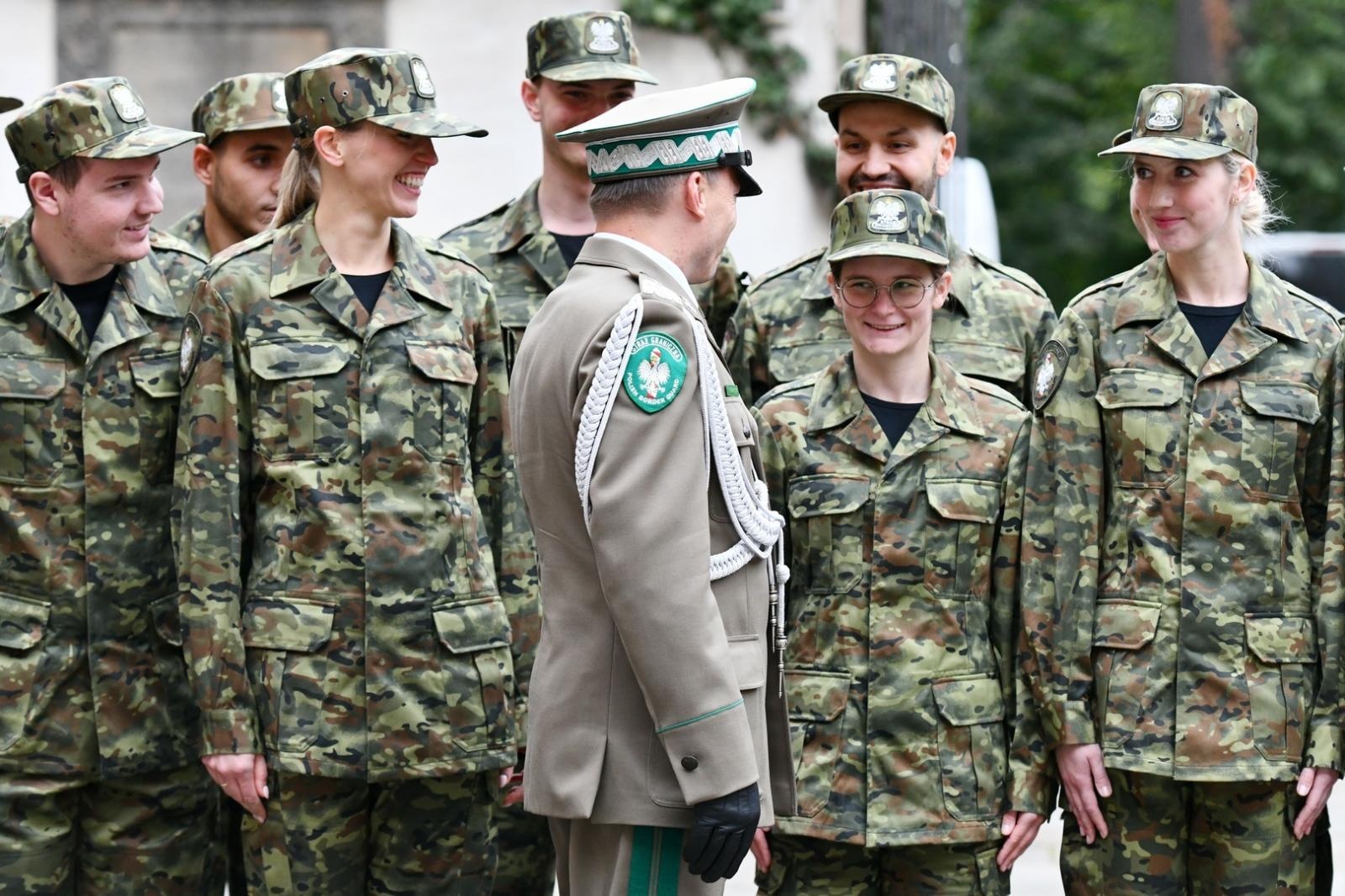 Zdjęcie w galerii na portalu naszraciborz.pl: Śląski Oddział Straży Granicznej z Raciborza zasiliło 42 nowych funkcjonariuszy wiadomości z regionu