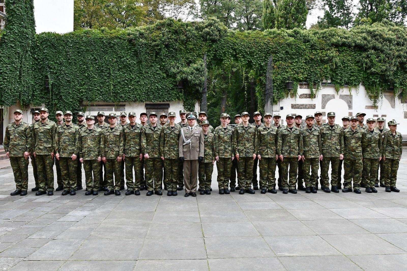 Zdjęcie w galerii na portalu naszraciborz.pl: Śląski Oddział Straży Granicznej z Raciborza zasiliło 42 nowych funkcjonariuszy wiadomości z regionu