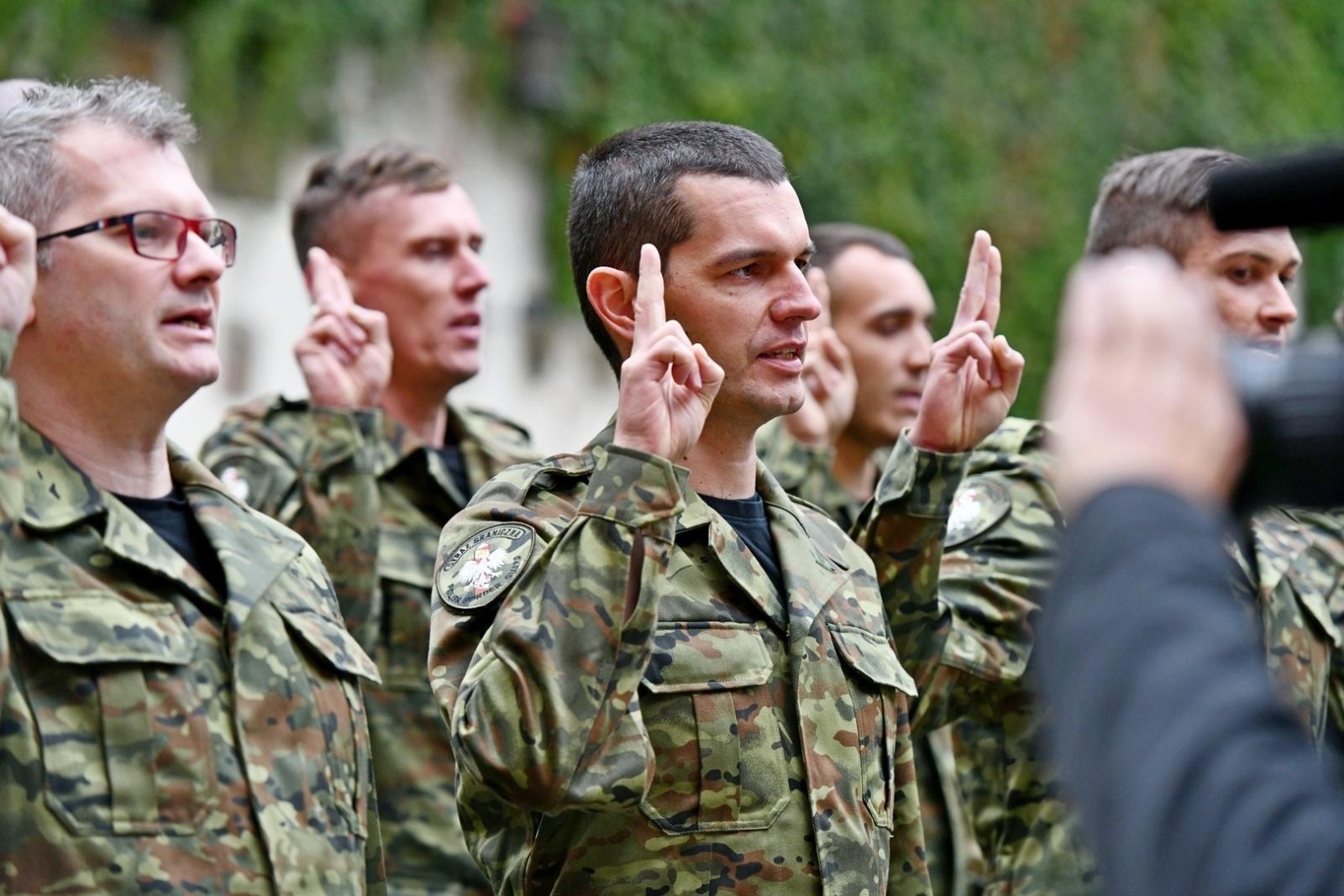 Zdjęcie w galerii na portalu naszraciborz.pl: Śląski Oddział Straży Granicznej z Raciborza zasiliło 42 nowych funkcjonariuszy wiadomości z regionu