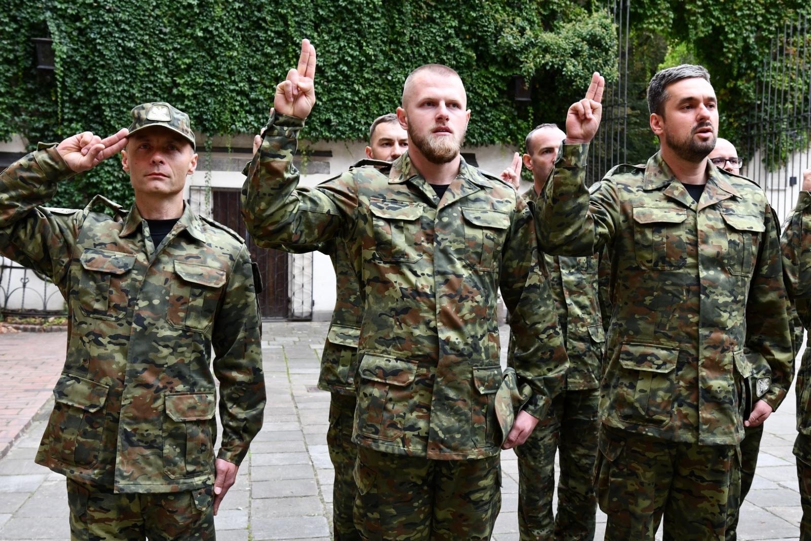 Zdjęcie w galerii na portalu naszraciborz.pl: Śląski Oddział Straży Granicznej z Raciborza zasiliło 42 nowych funkcjonariuszy wiadomości z regionu