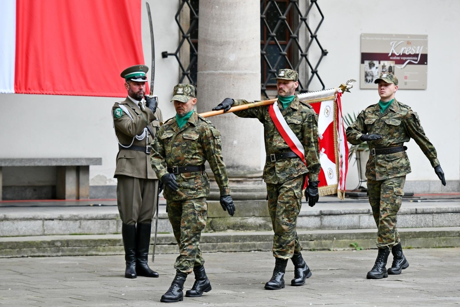 Zdjęcie w galerii na portalu naszraciborz.pl: Śląski Oddział Straży Granicznej z Raciborza zasiliło 42 nowych funkcjonariuszy wiadomości z regionu
