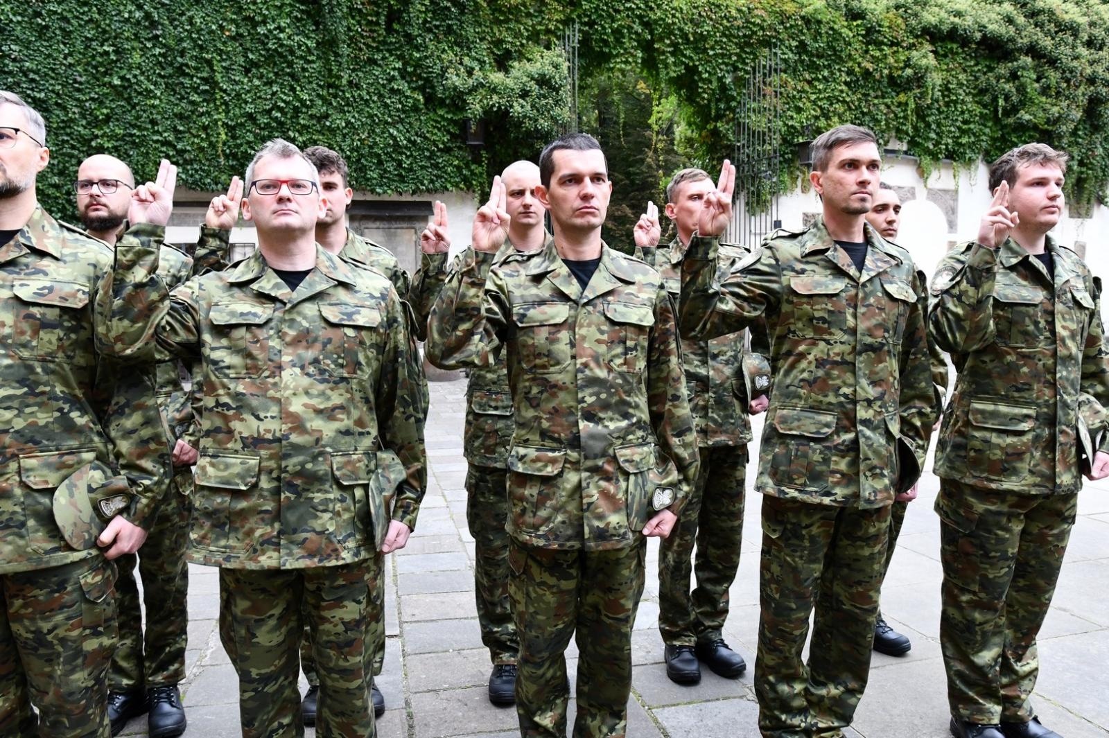 Zdjęcie w galerii na portalu naszraciborz.pl: Śląski Oddział Straży Granicznej z Raciborza zasiliło 42 nowych funkcjonariuszy wiadomości z regionu