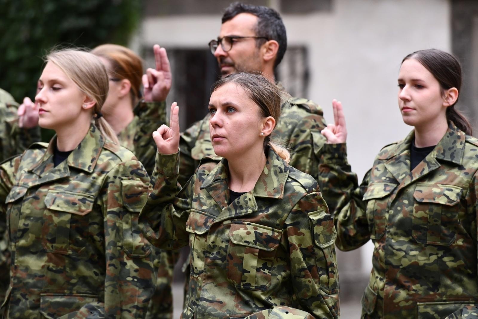 Zdjęcie w galerii na portalu naszraciborz.pl: Śląski Oddział Straży Granicznej z Raciborza zasiliło 42 nowych funkcjonariuszy wiadomości z regionu