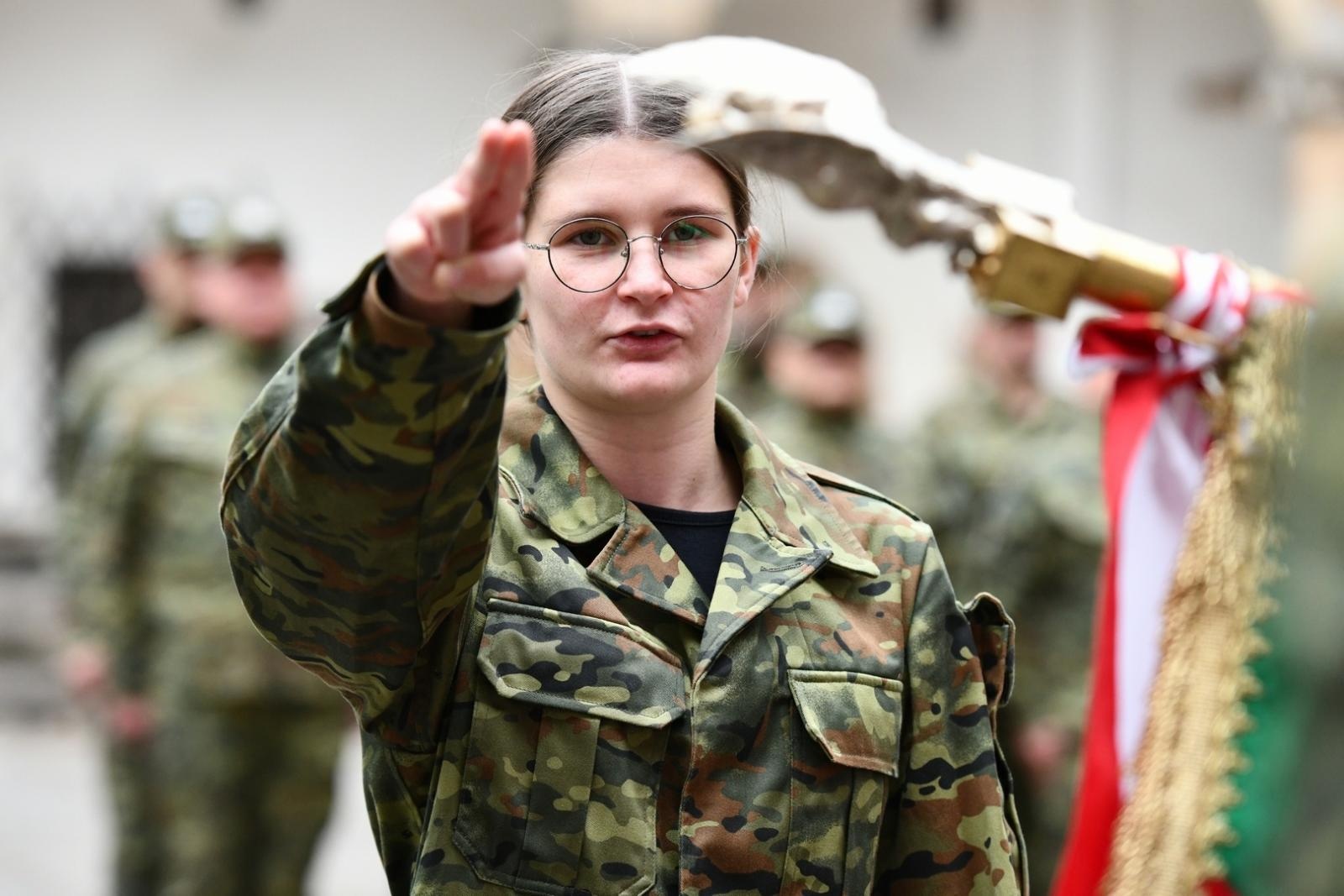 Zdjęcie w galerii na portalu naszraciborz.pl: Śląski Oddział Straży Granicznej z Raciborza zasiliło 42 nowych funkcjonariuszy wiadomości z regionu