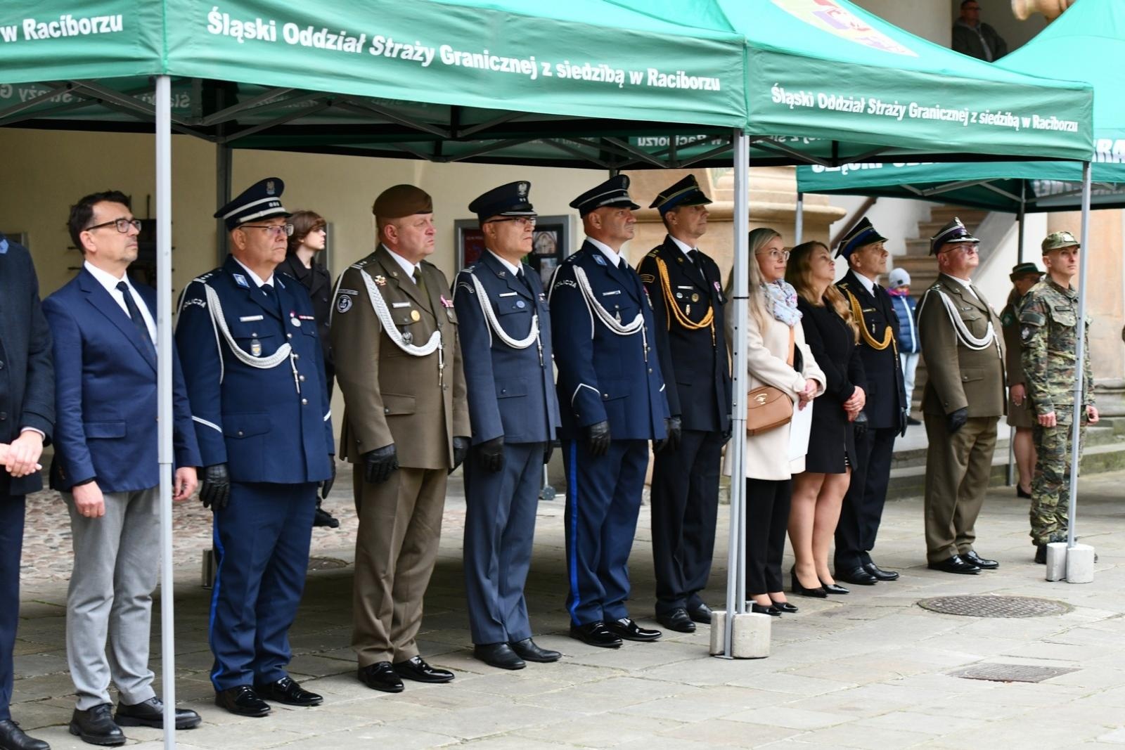 Zdjęcie w galerii na portalu naszraciborz.pl: Śląski Oddział Straży Granicznej z Raciborza zasiliło 42 nowych funkcjonariuszy wiadomości z regionu