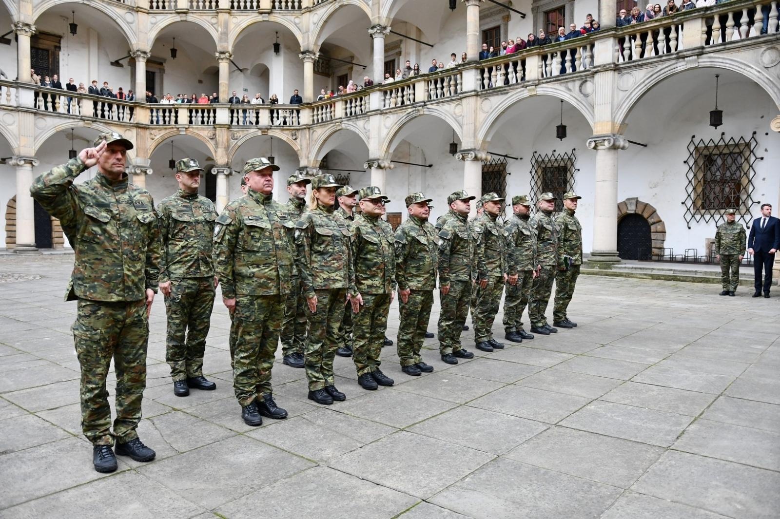Zdjęcie w galerii na portalu naszraciborz.pl: Śląski Oddział Straży Granicznej z Raciborza zasiliło 42 nowych funkcjonariuszy wiadomości z regionu