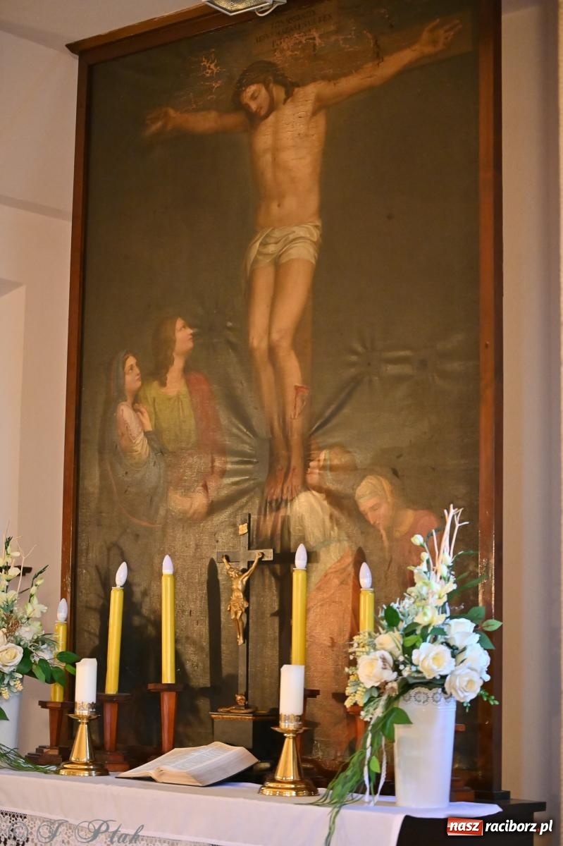 Zdjęcie w galerii na portalu naszraciborz.pl: Muzyka na wzgórzu i zwiedzanie kaplicy – koncert, który obudził ciszę cmentarza ewangelickiego w Raciborzu wiadomości z regionu