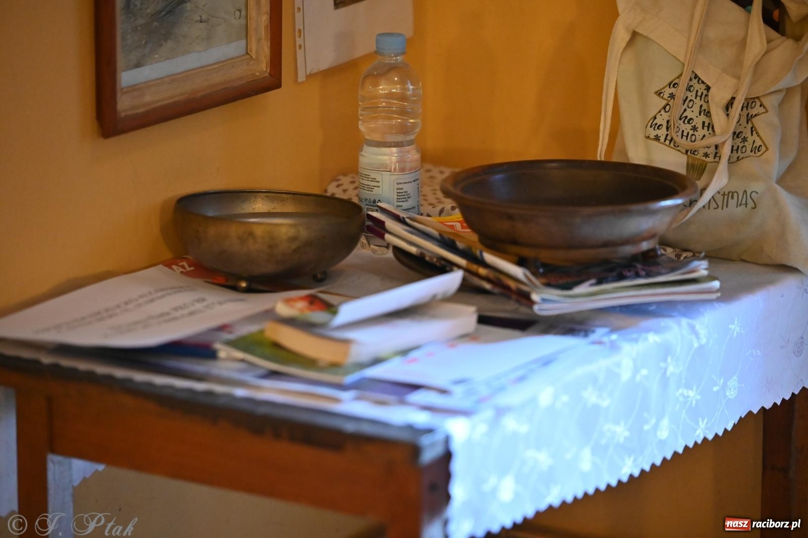 Zdjęcie w galerii na portalu naszraciborz.pl: Muzyka na wzgórzu i zwiedzanie kaplicy – koncert, który obudził ciszę cmentarza ewangelickiego w Raciborzu wiadomości z regionu