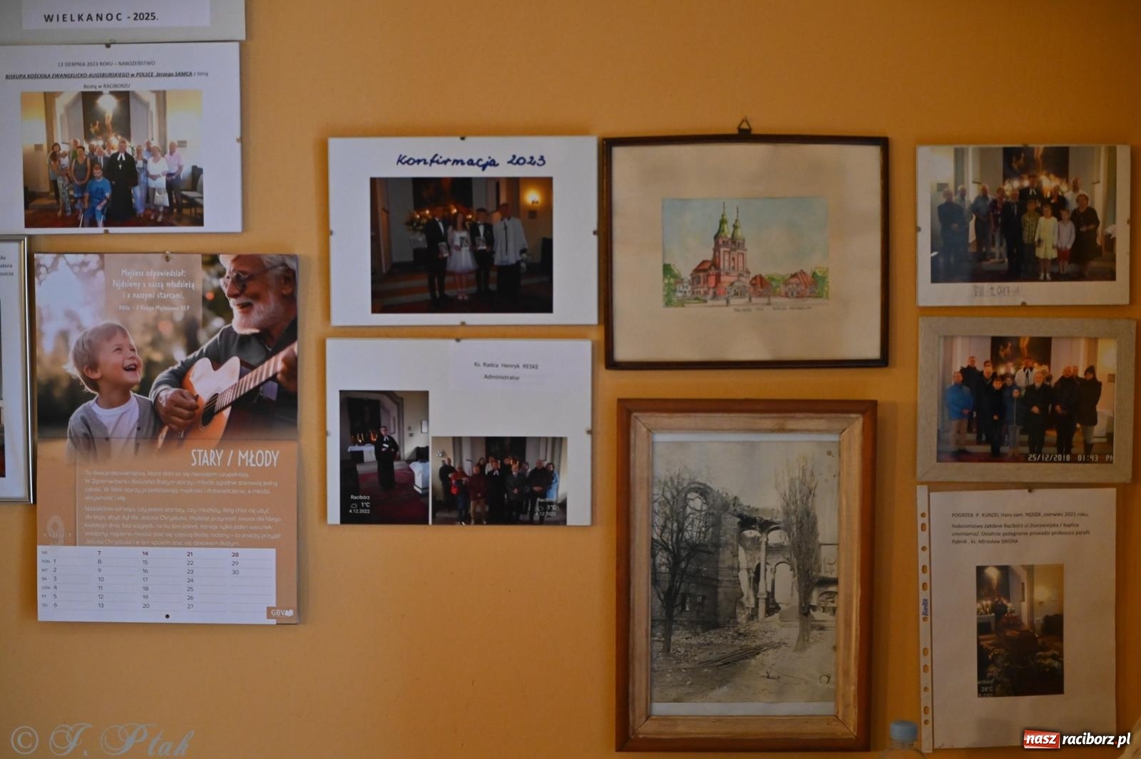 Zdjęcie w galerii na portalu naszraciborz.pl: Muzyka na wzgórzu i zwiedzanie kaplicy – koncert, który obudził ciszę cmentarza ewangelickiego w Raciborzu wiadomości z regionu