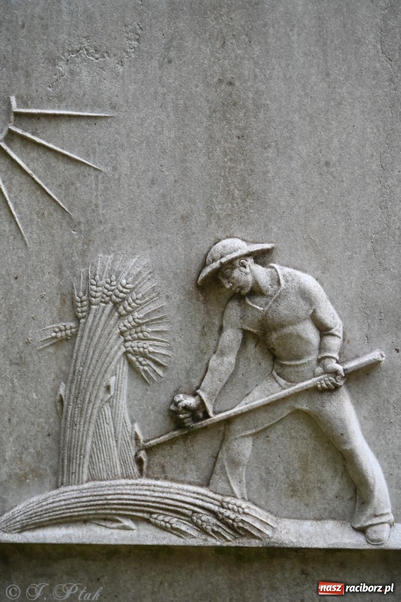 Zdjęcie w galerii na portalu naszraciborz.pl: Muzyka na wzgórzu i zwiedzanie kaplicy – koncert, który obudził ciszę cmentarza ewangelickiego w Raciborzu wiadomości z regionu