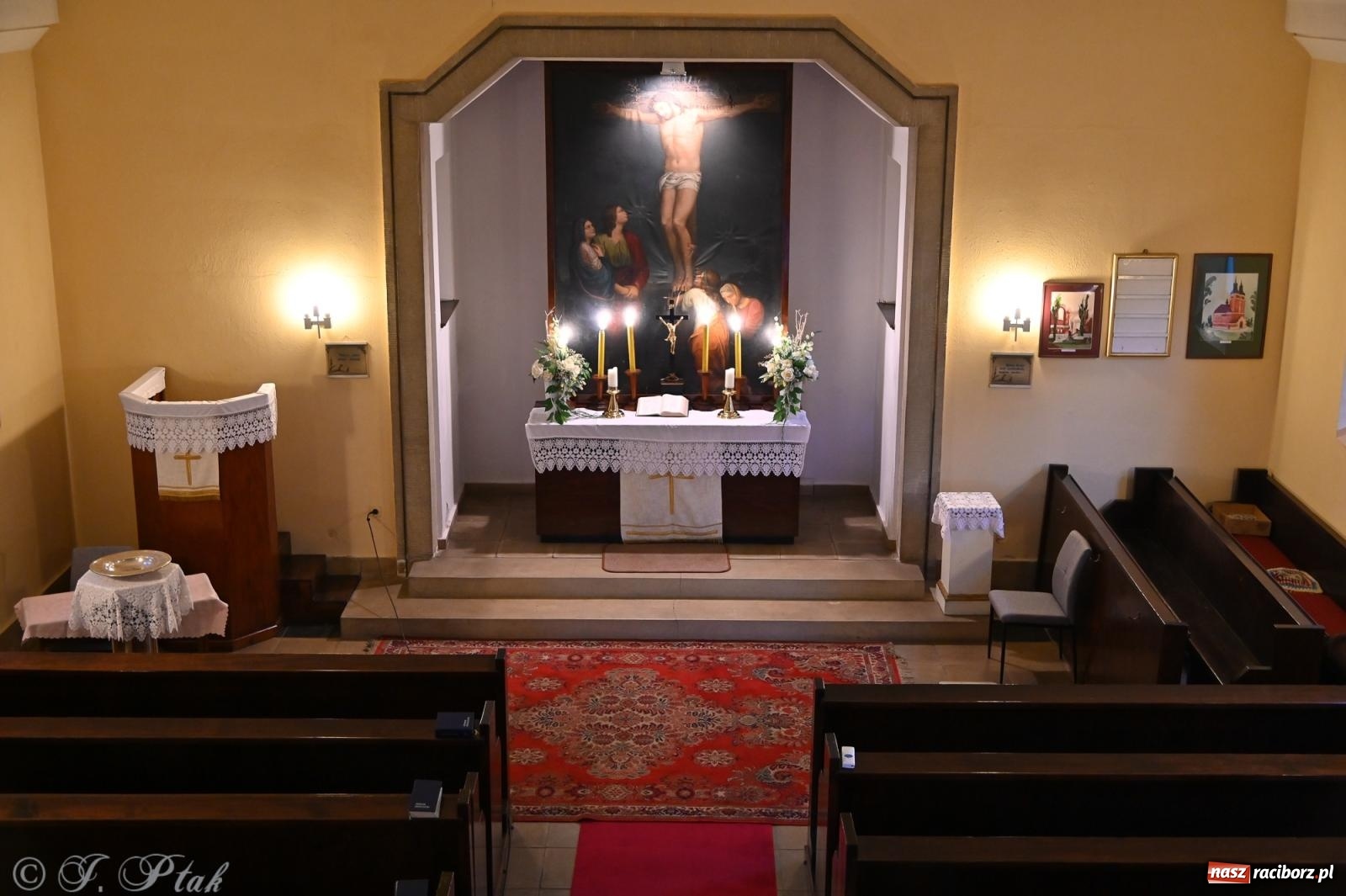 Zdjęcie w galerii na portalu naszraciborz.pl: Muzyka na wzgórzu i zwiedzanie kaplicy – koncert, który obudził ciszę cmentarza ewangelickiego w Raciborzu wiadomości z regionu