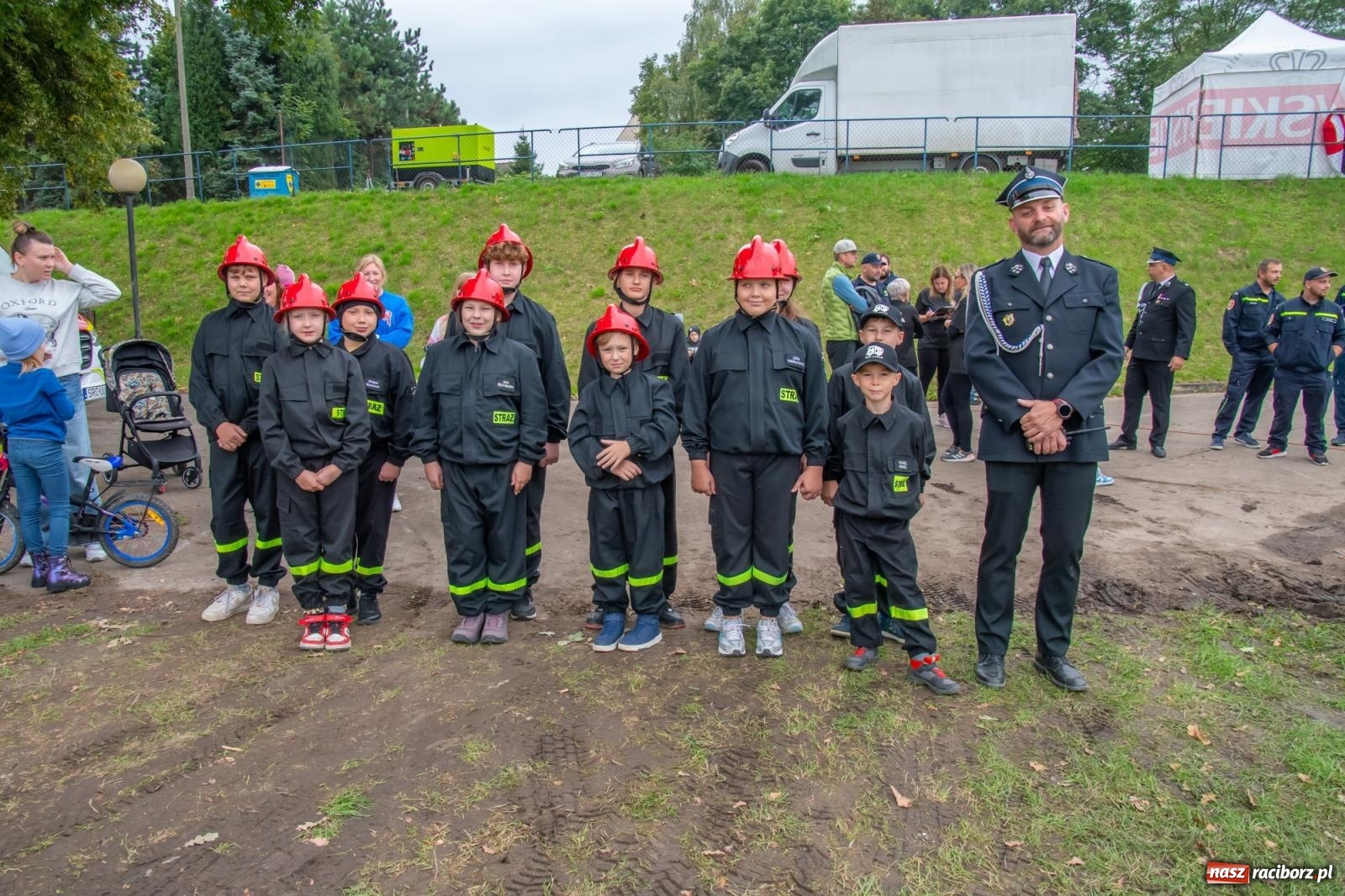 Zdjęcie w galerii na portalu naszraciborz.pl: Strażacka przyjaźń bez granic. Gminne zawody sportowo-pożarnicze w Pogrzebieniu wiadomości z regionu