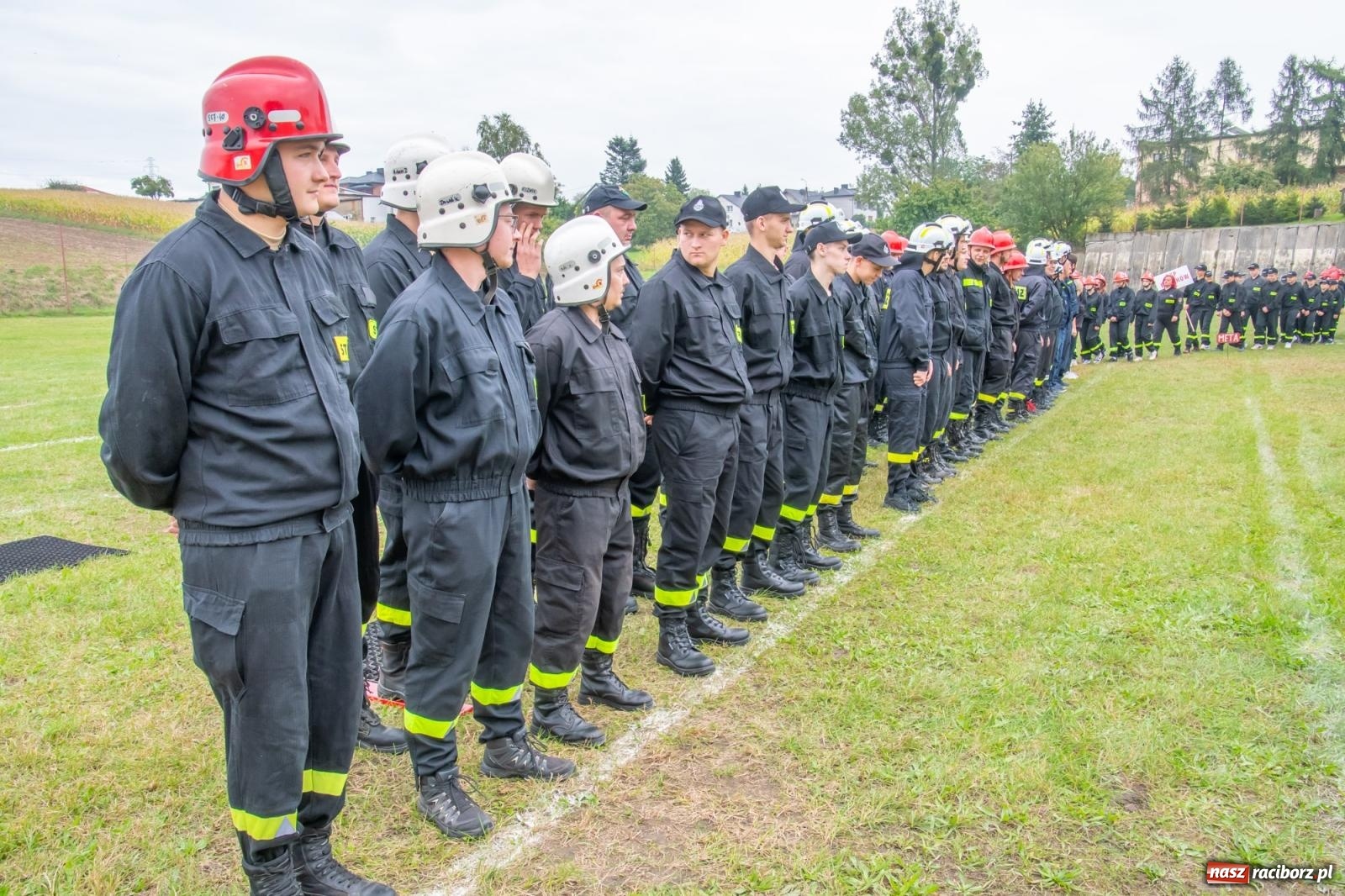 Zdjęcie w galerii na portalu naszraciborz.pl: Strażacka przyjaźń bez granic. Gminne zawody sportowo-pożarnicze w Pogrzebieniu wiadomości z regionu