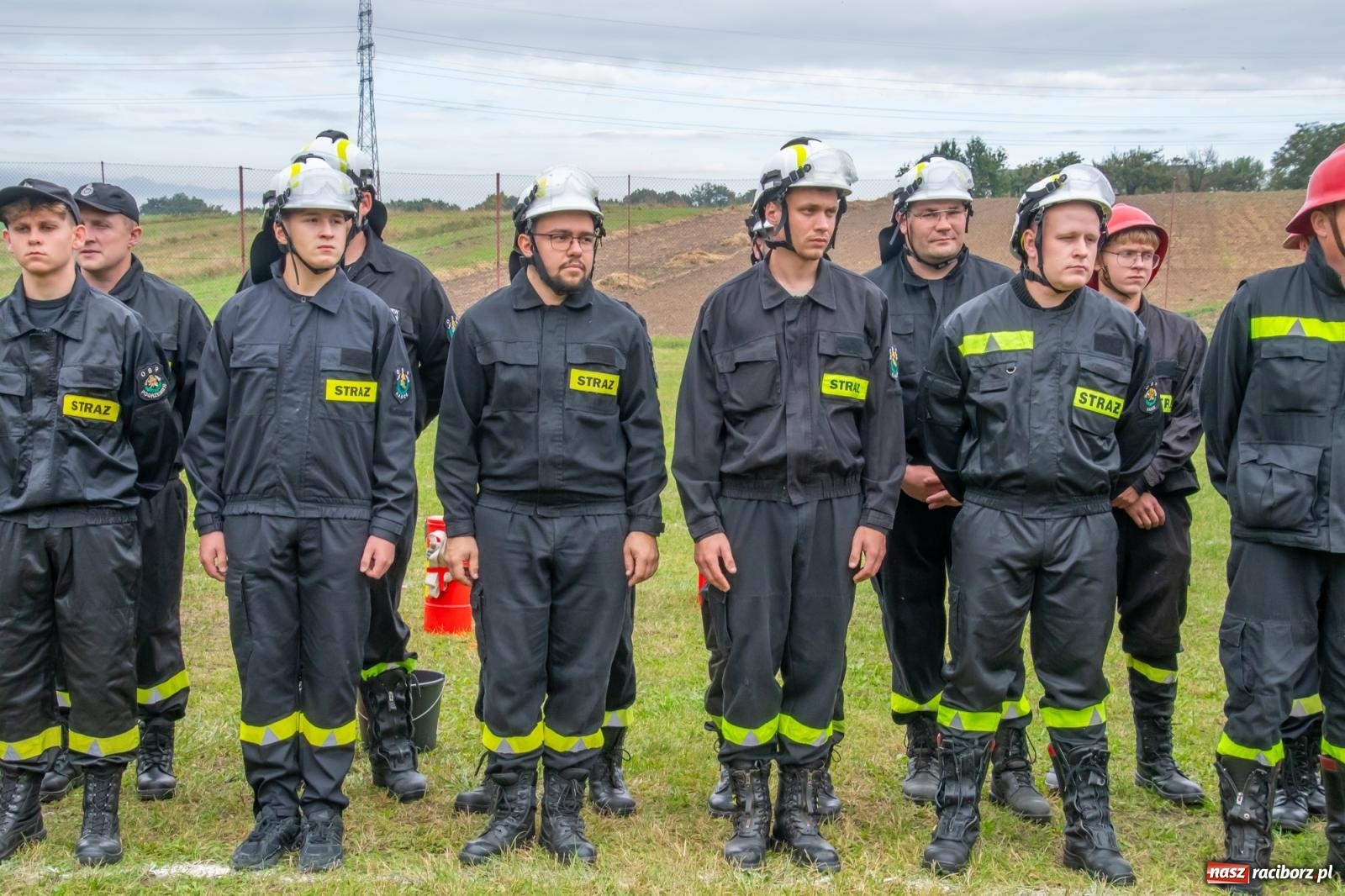 Zdjęcie w galerii na portalu naszraciborz.pl: Strażacka przyjaźń bez granic. Gminne zawody sportowo-pożarnicze w Pogrzebieniu wiadomości z regionu
