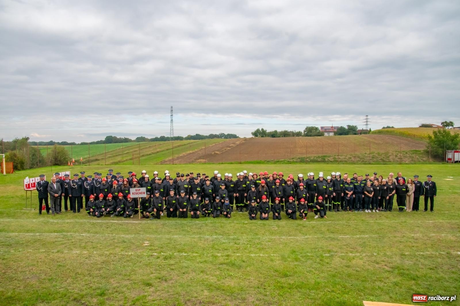 Zdjęcie w galerii na portalu naszraciborz.pl: Strażacka przyjaźń bez granic. Gminne zawody sportowo-pożarnicze w Pogrzebieniu wiadomości z regionu