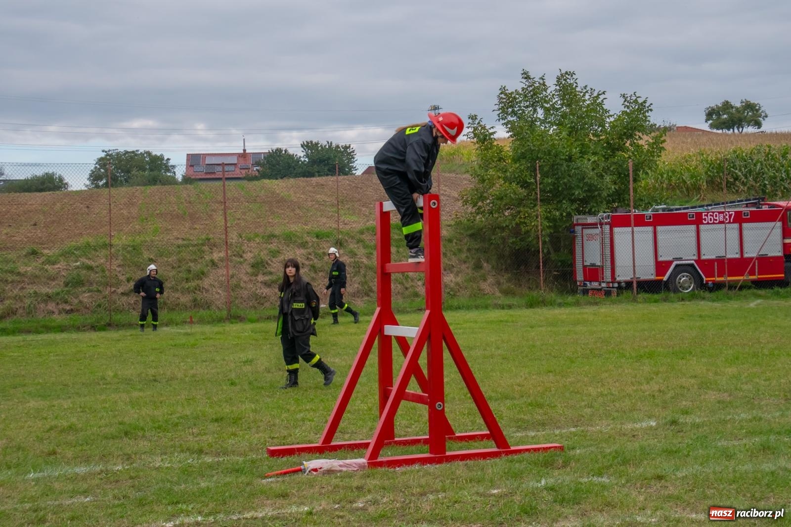 Zdjęcie w galerii na portalu naszraciborz.pl: Strażacka przyjaźń bez granic. Gminne zawody sportowo-pożarnicze w Pogrzebieniu wiadomości z regionu