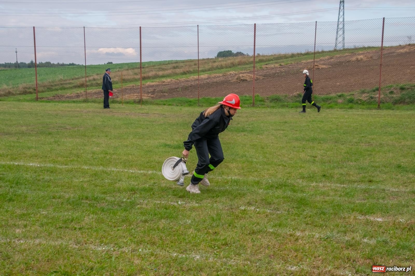 Zdjęcie w galerii na portalu naszraciborz.pl: Strażacka przyjaźń bez granic. Gminne zawody sportowo-pożarnicze w Pogrzebieniu wiadomości z regionu