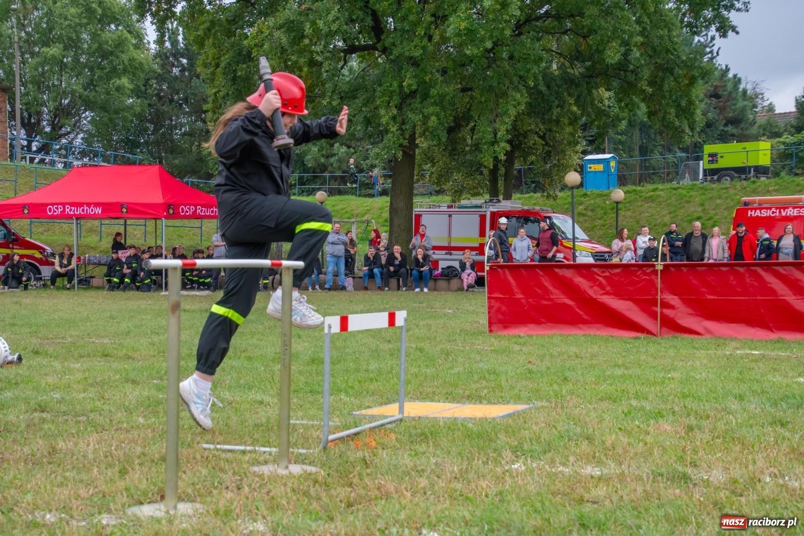 Zdjęcie w galerii na portalu naszraciborz.pl: Strażacka przyjaźń bez granic. Gminne zawody sportowo-pożarnicze w Pogrzebieniu wiadomości z regionu