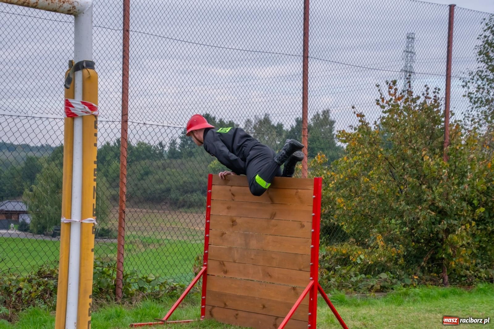 Zdjęcie w galerii na portalu naszraciborz.pl: Strażacka przyjaźń bez granic. Gminne zawody sportowo-pożarnicze w Pogrzebieniu wiadomości z regionu