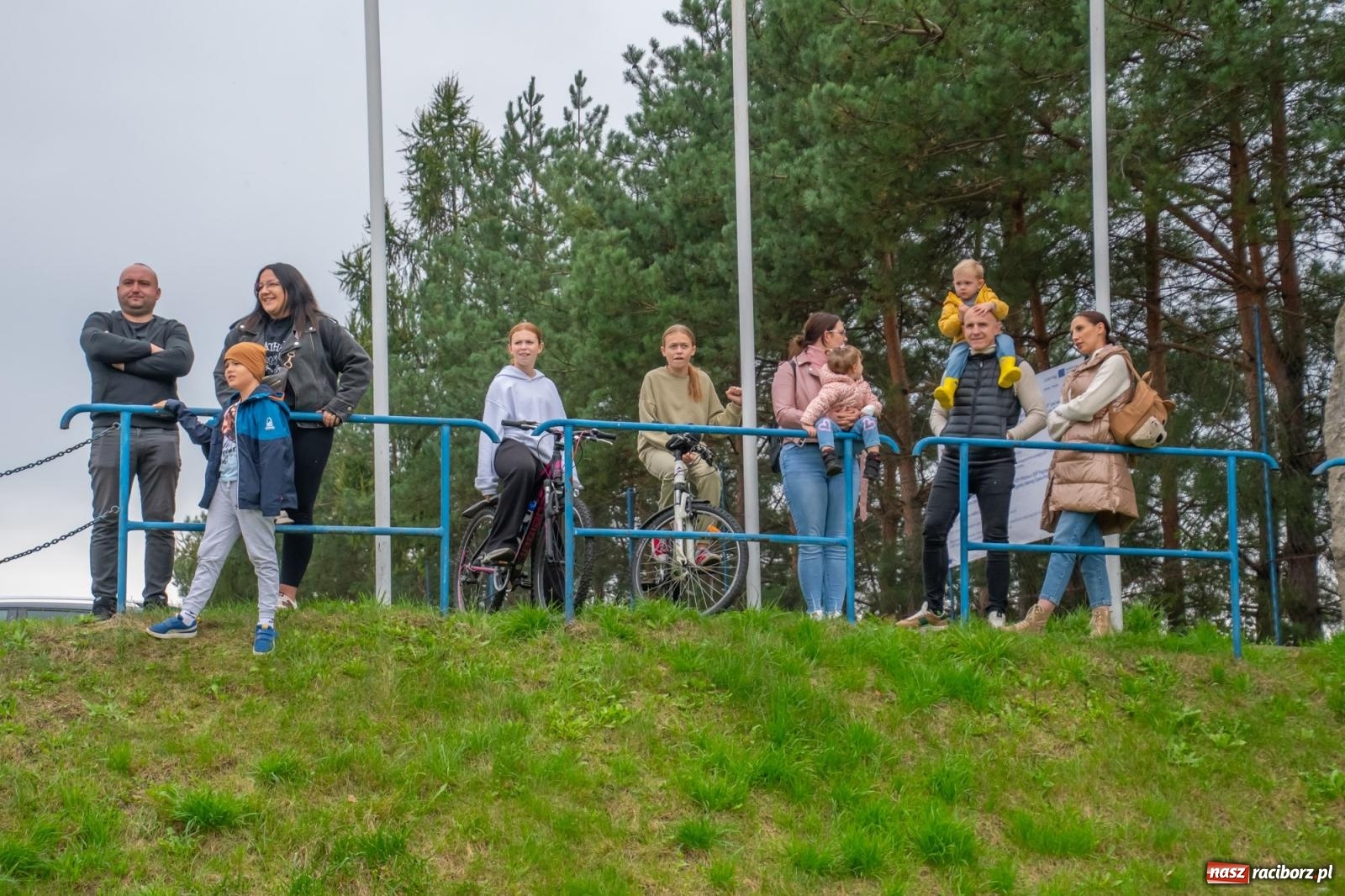 Zdjęcie w galerii na portalu naszraciborz.pl: Strażacka przyjaźń bez granic. Gminne zawody sportowo-pożarnicze w Pogrzebieniu wiadomości z regionu