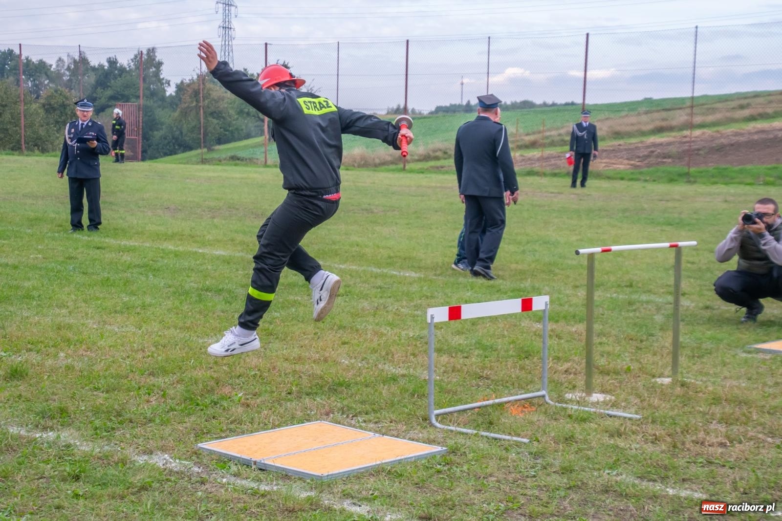 Zdjęcie w galerii na portalu naszraciborz.pl: Strażacka przyjaźń bez granic. Gminne zawody sportowo-pożarnicze w Pogrzebieniu wiadomości z regionu