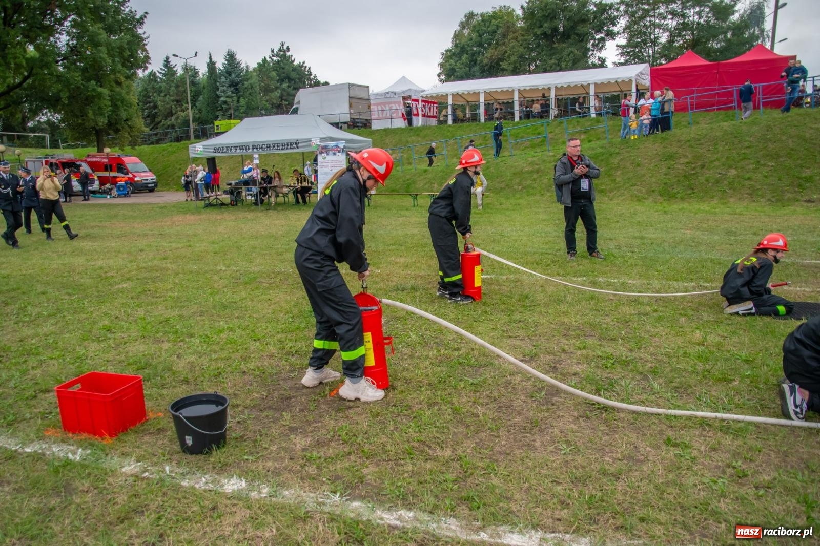 Zdjęcie w galerii na portalu naszraciborz.pl: Strażacka przyjaźń bez granic. Gminne zawody sportowo-pożarnicze w Pogrzebieniu wiadomości z regionu