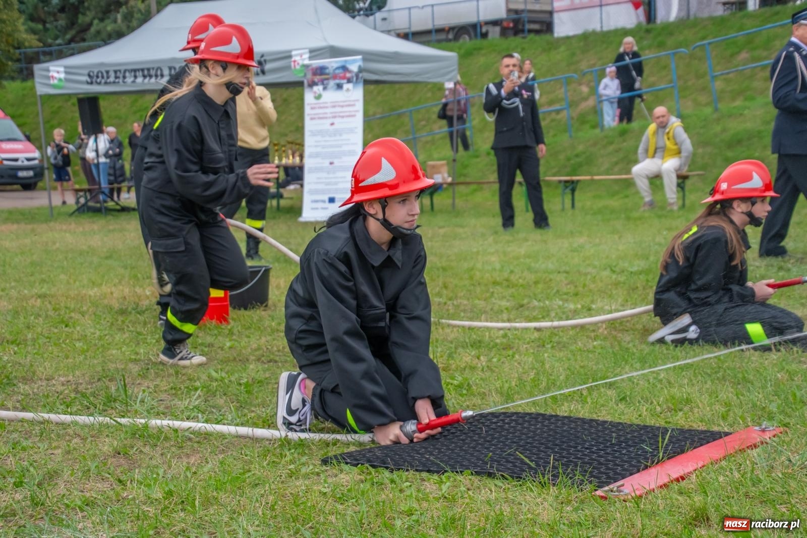 Zdjęcie w galerii na portalu naszraciborz.pl: Strażacka przyjaźń bez granic. Gminne zawody sportowo-pożarnicze w Pogrzebieniu wiadomości z regionu