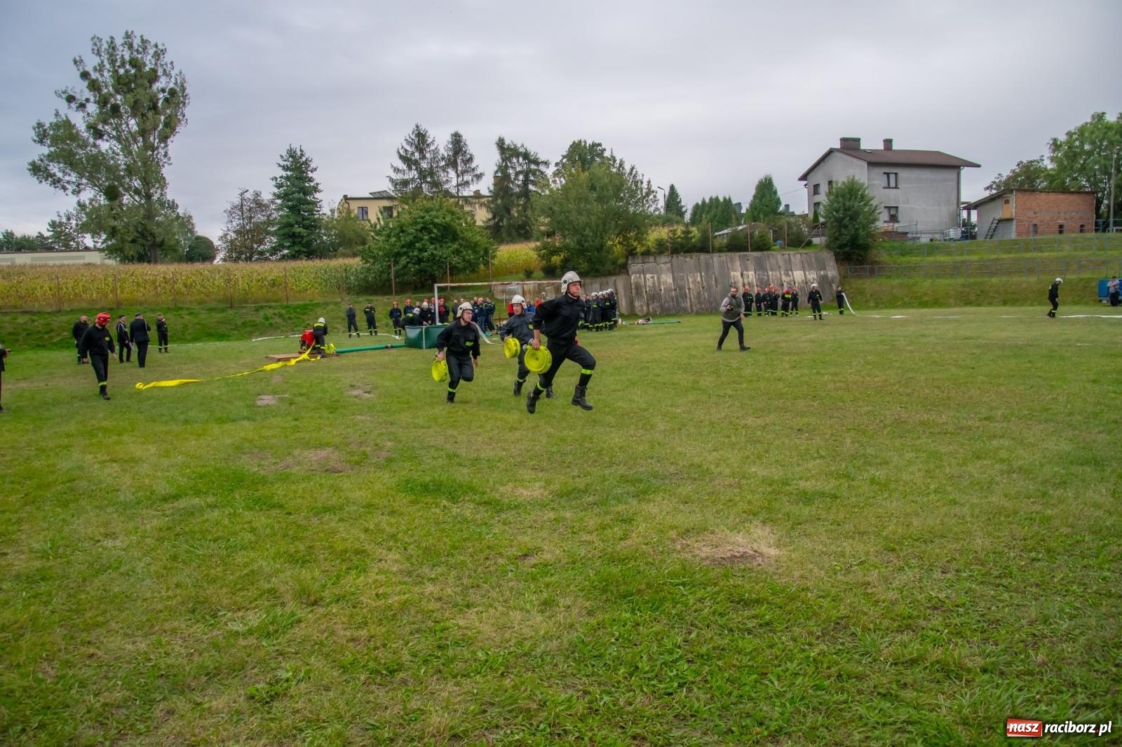 Zdjęcie w galerii na portalu naszraciborz.pl: Strażacka przyjaźń bez granic. Gminne zawody sportowo-pożarnicze w Pogrzebieniu wiadomości z regionu