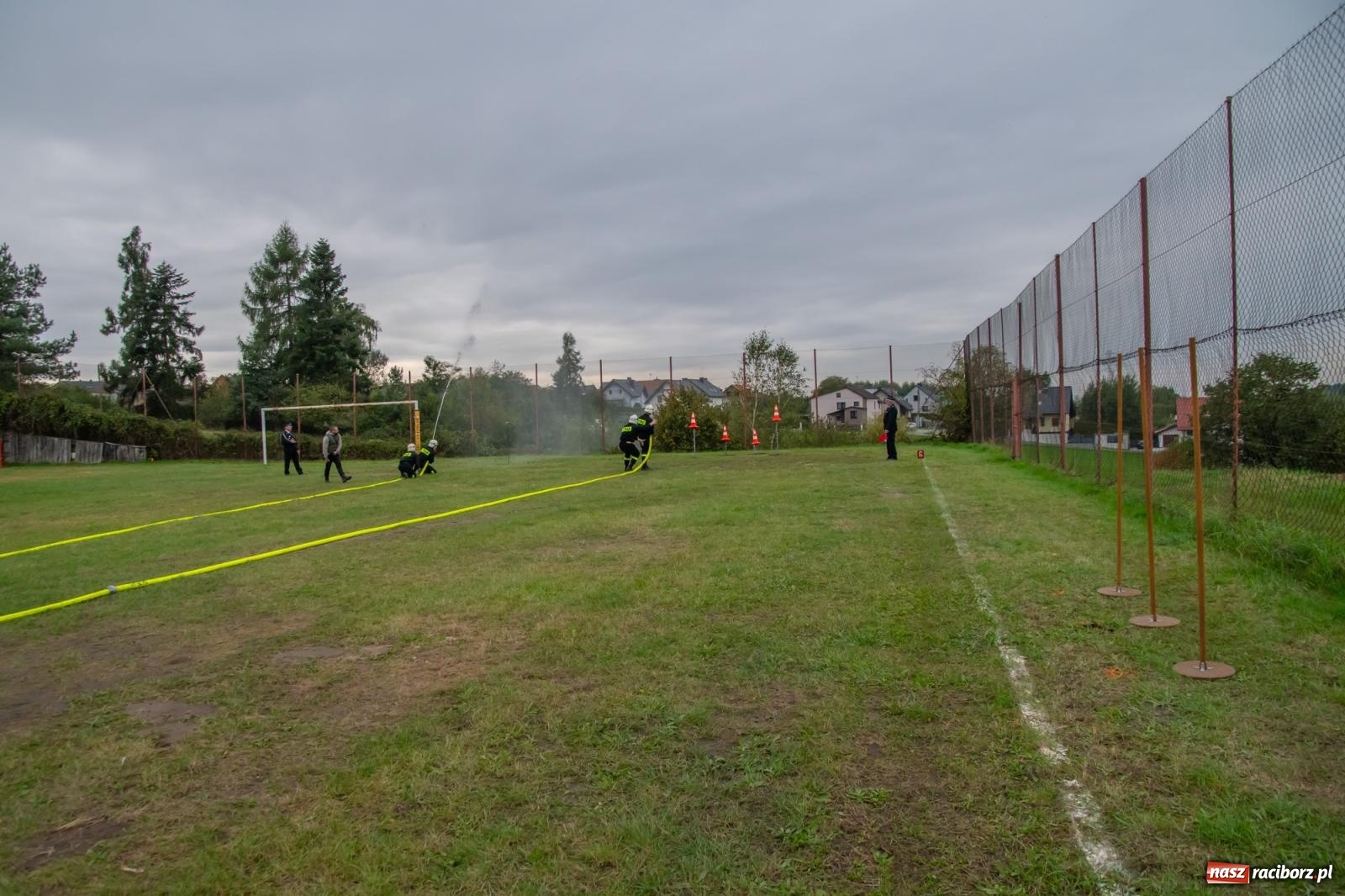 Zdjęcie w galerii na portalu naszraciborz.pl: Strażacka przyjaźń bez granic. Gminne zawody sportowo-pożarnicze w Pogrzebieniu wiadomości z regionu