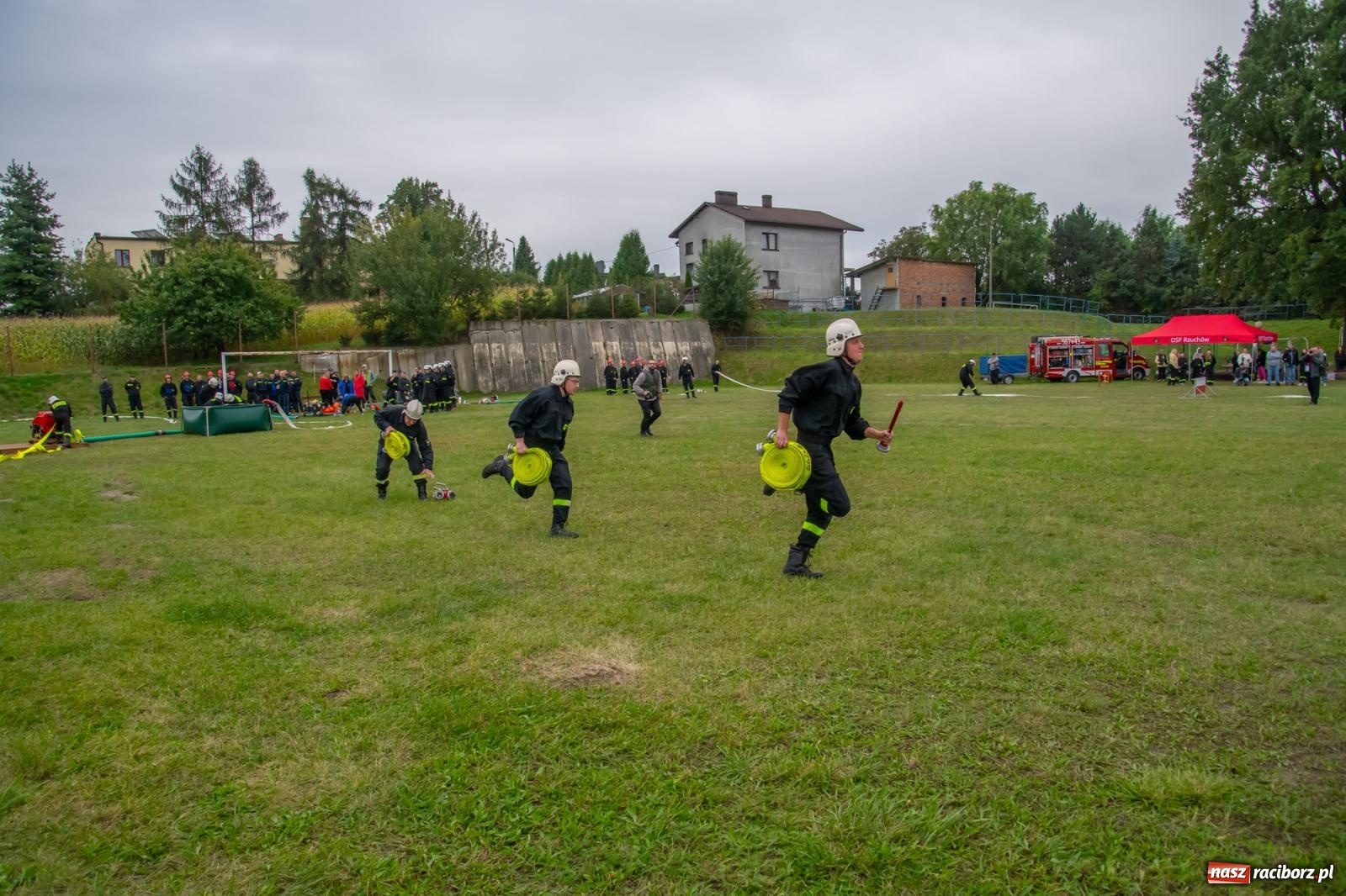 Zdjęcie w galerii na portalu naszraciborz.pl: Strażacka przyjaźń bez granic. Gminne zawody sportowo-pożarnicze w Pogrzebieniu wiadomości z regionu