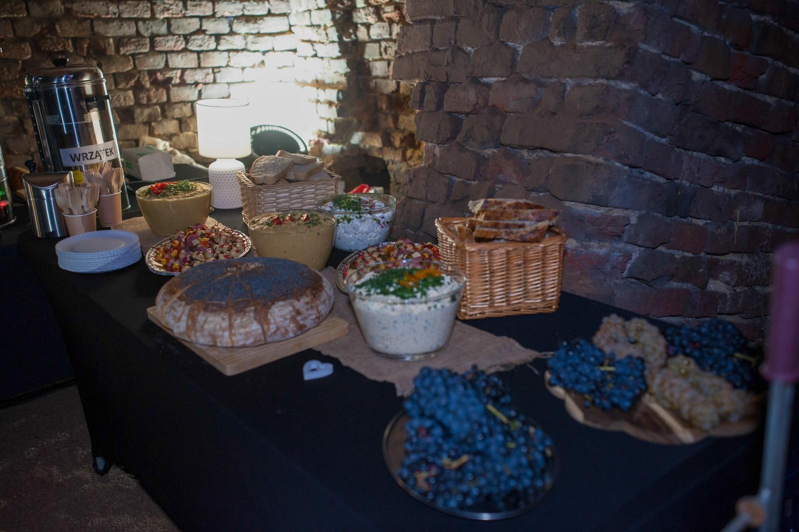 Zdjęcie w galerii na portalu naszraciborz.pl: Ruiny pałacu w Sławikowie rozświetlone – I Noc Eickstedtów za nami [FOTO i WIDEO] wiadomości z regionu