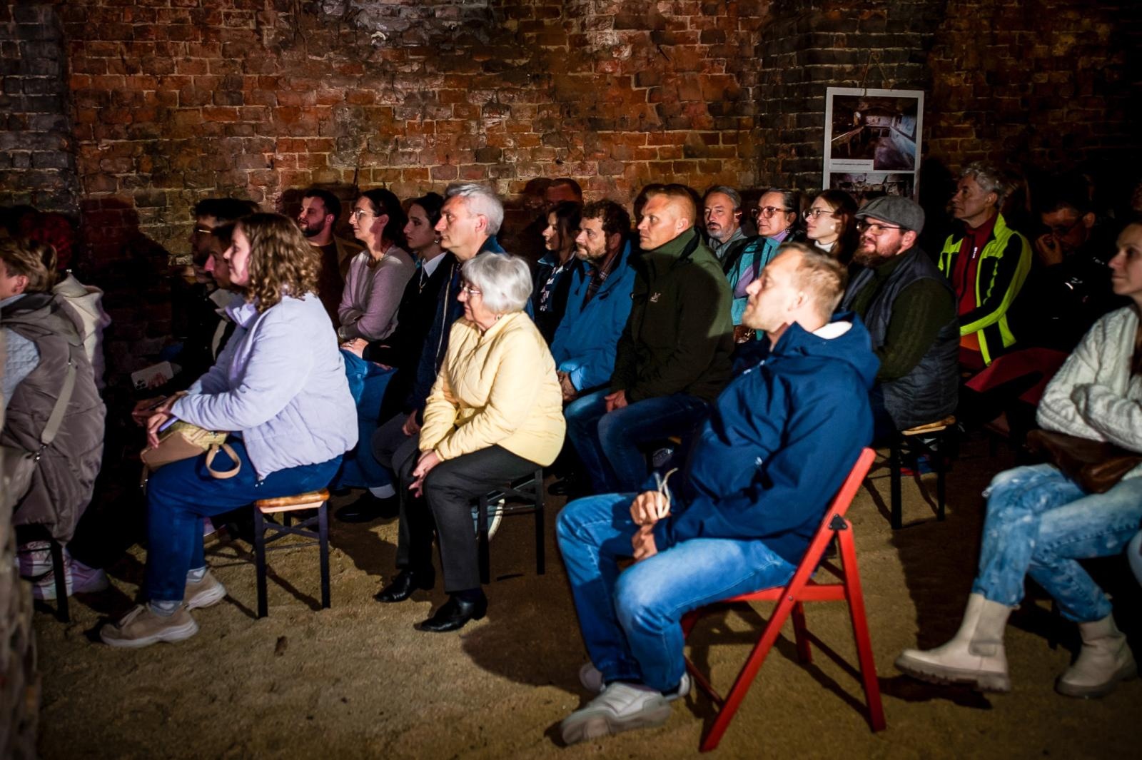 Zdjęcie w galerii na portalu naszraciborz.pl: Ruiny pałacu w Sławikowie rozświetlone – I Noc Eickstedtów za nami [FOTO i WIDEO] wiadomości z regionu